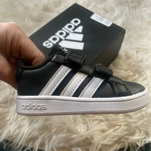 Adidas toddler shoes grand court 1. Size 5k